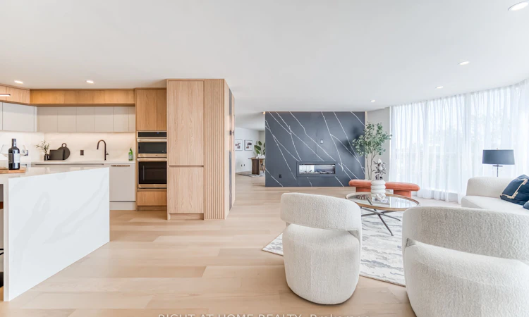 501-85 Skymark Drive