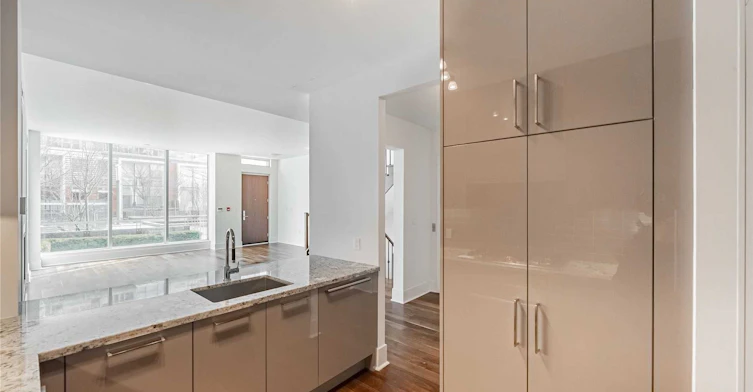 TH-113-29 Queens Quay E, Toronto, ON, M5E 0A4 - 9