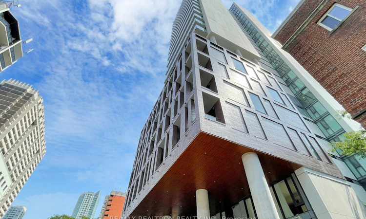 2001-81 Wellesley Street E