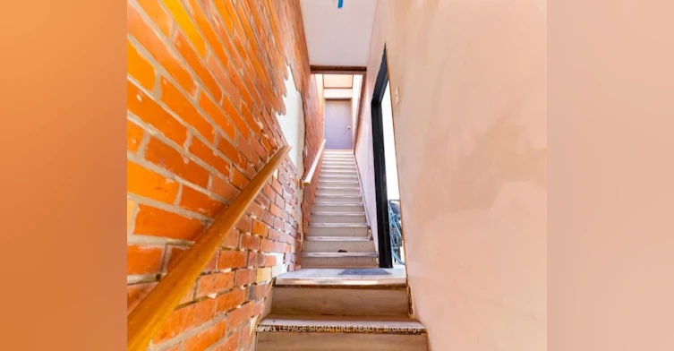 3-2 London Street, Toronto, ON, M6G 1M9