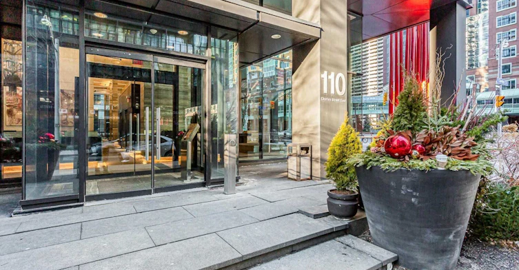 1702-110 Charles Street E, Toronto, ON, M4Y 1T5