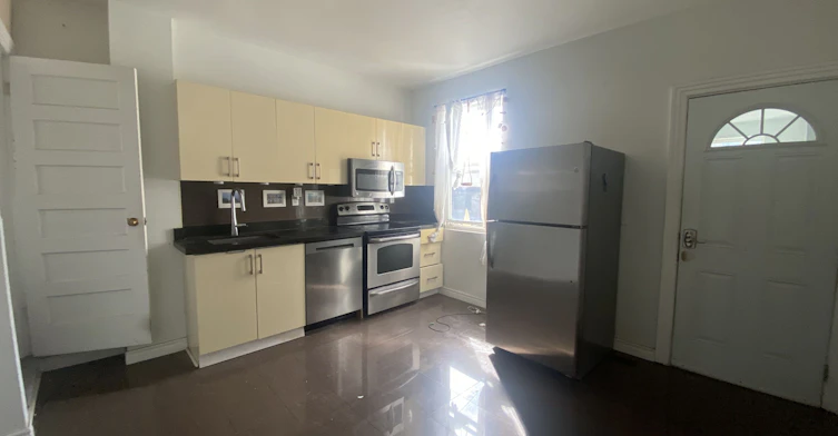 2-194 Beatrice Street, Toronto, ON, M6G 3G1
