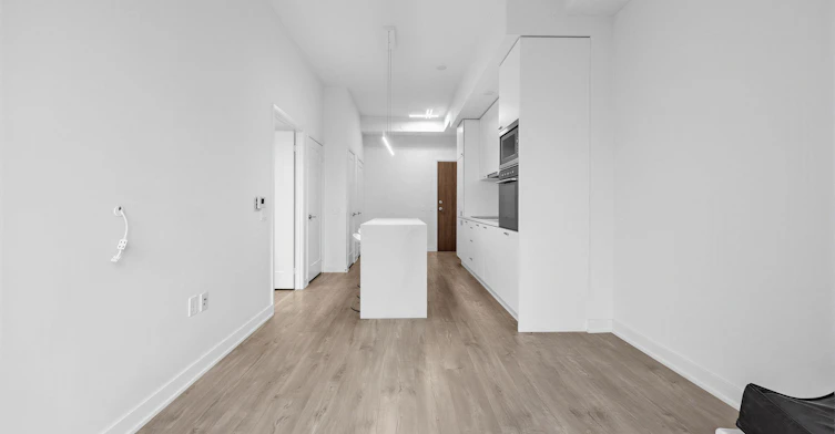 1811W-27 Bathurst Street, Toronto, ON, M5V 2P1 - 11