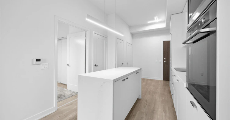 1811W-27 Bathurst Street, Toronto, ON, M5V 2P1 - 7