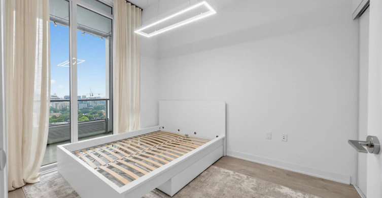 1811W-27 Bathurst Street, Toronto, ON, M5V 2P1 - 13