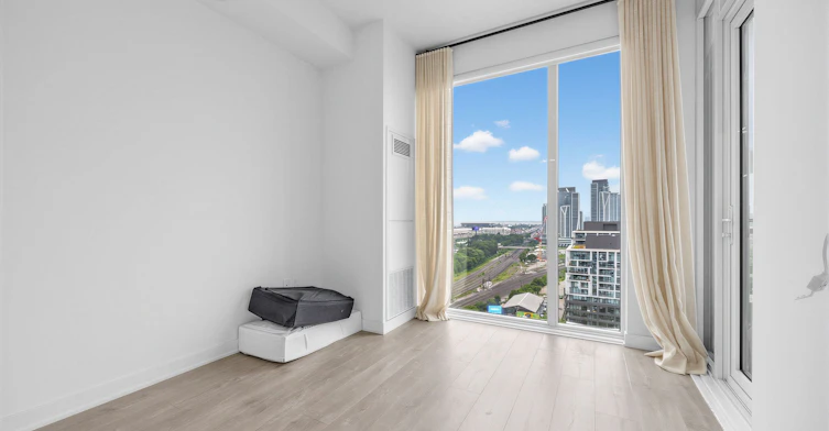 1811W-27 Bathurst Street, Toronto, ON, M5V 2P1 - 10