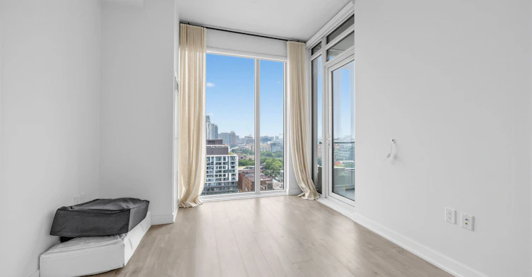 1811W-27 Bathurst Street, Toronto, ON, M5V 2P1 - 8