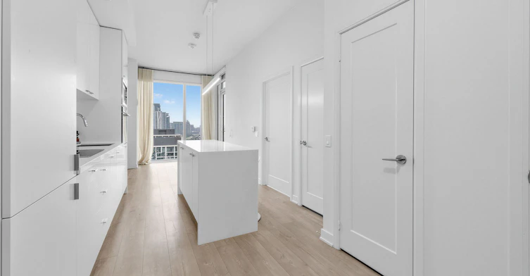 1811W-27 Bathurst Street, Toronto, ON, M5V 2P1 - 3