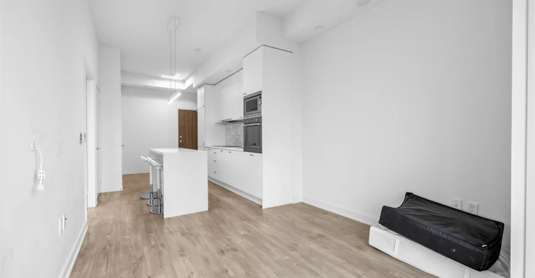 1811W-27 Bathurst Street, Toronto, ON, M5V 2P1 - 12