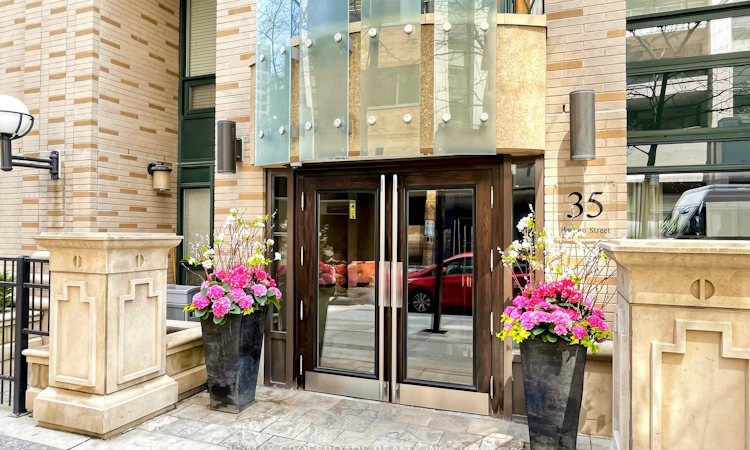 1201-35 Hayden Street