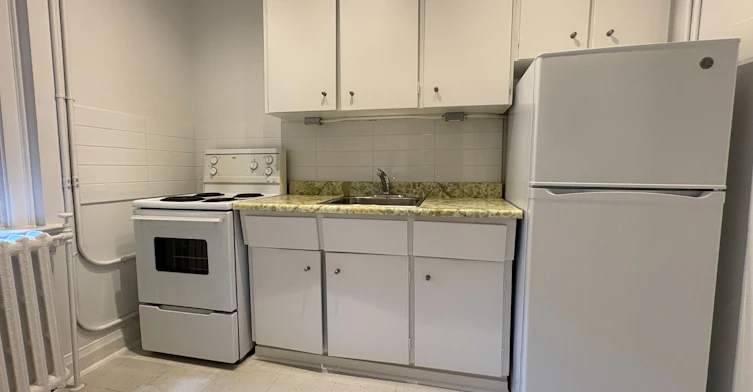 10-42 Barton Avenue, Toronto, ON, M6G 1P3 - 2