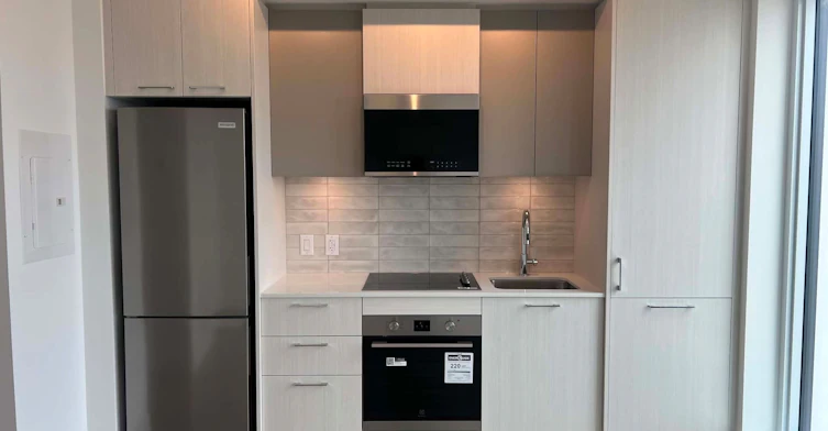 2210-10 Oak Street, Toronto, ON, M5A 0Z1