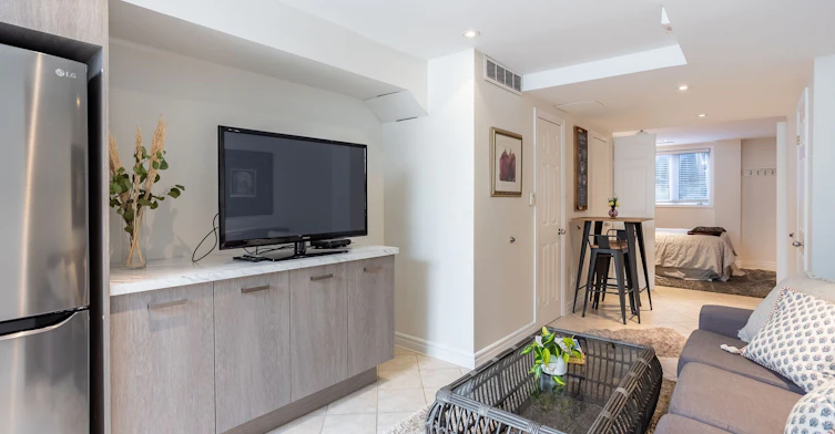 Lower-108 Dupont Street, Toronto, ON, M5R 1V2 - 3