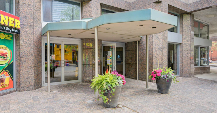2715-38 Elm Street, Toronto, ON, M5G 2K5 - 4