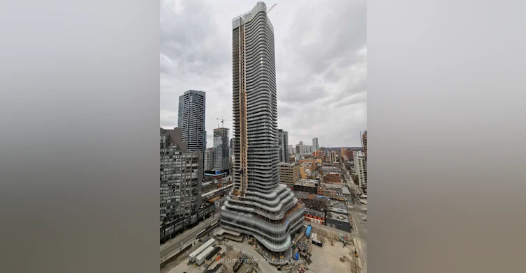 3504-11 Wellesley Street W, Toronto, ON, M4Y 1E8