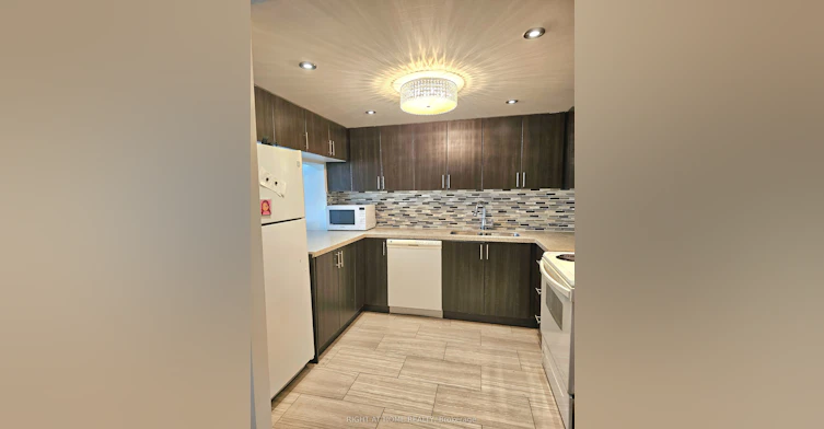 2011-711 Bay Street, Toronto, ON, M5G 2J8