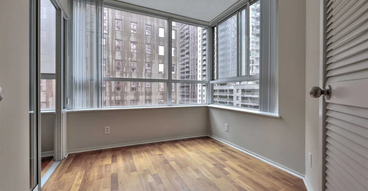 906-717 Bay Street, Toronto, ON, M5G 2J9 - 11