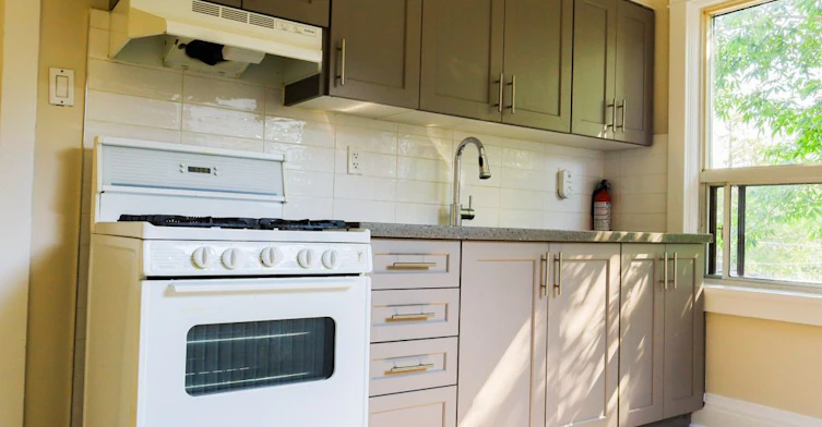 All Inclusive Upper-111 Northcliffe Boulevard, Toronto, ON, M6E 3K5 - 3