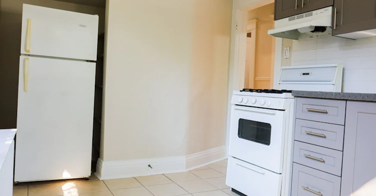 All Inclusive Upper-111 Northcliffe Boulevard, Toronto, ON, M6E 3K5 - 4