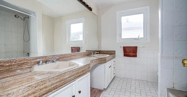 19 Stubbs Drive, Toronto, ON, M2L 2R2 - 19