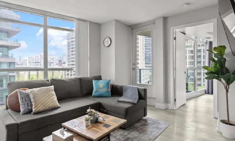 620-215 Fort York Boulevard