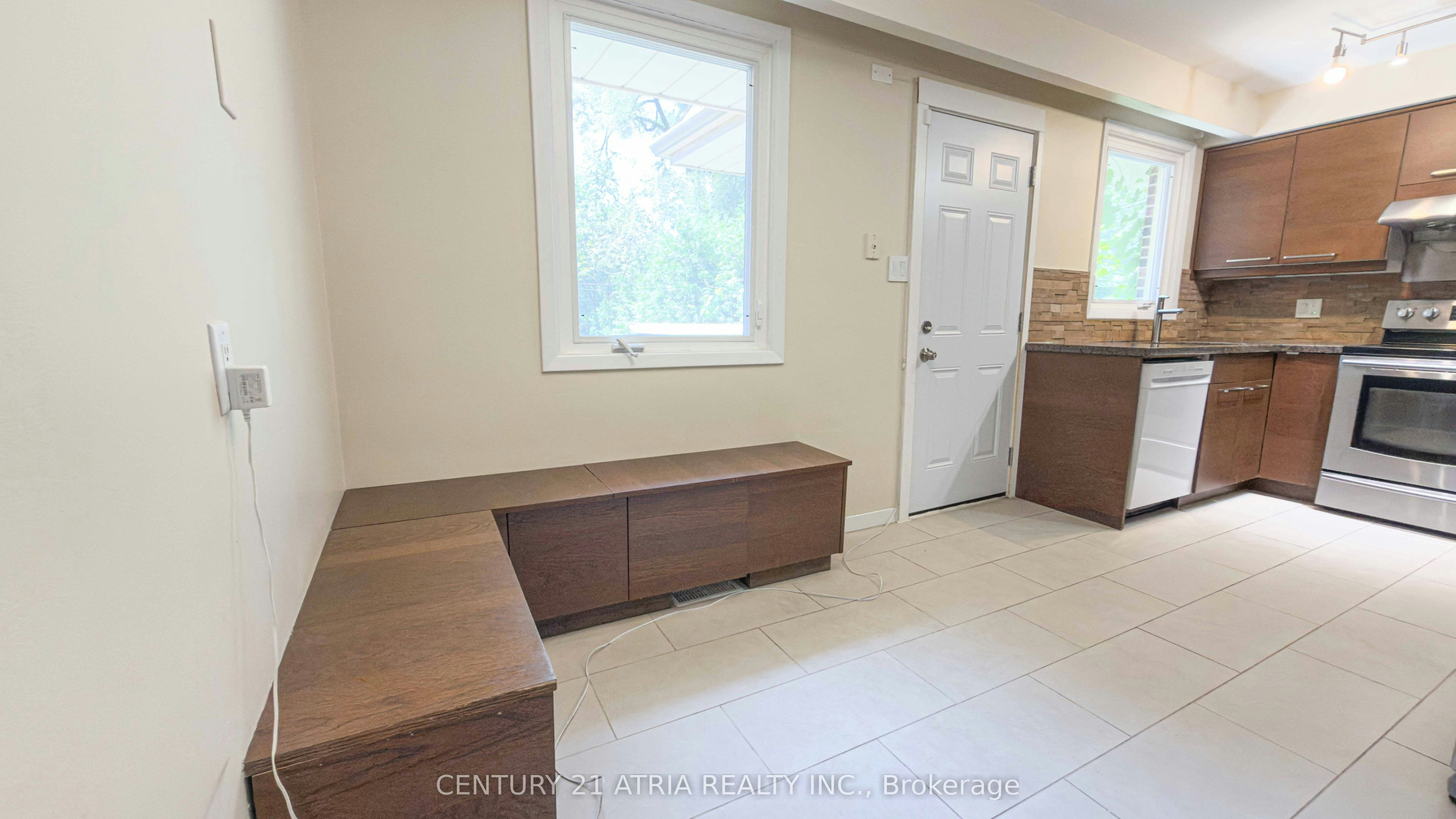 11 Danville Drive, Toronto, ON, M2P 1H7 - 14