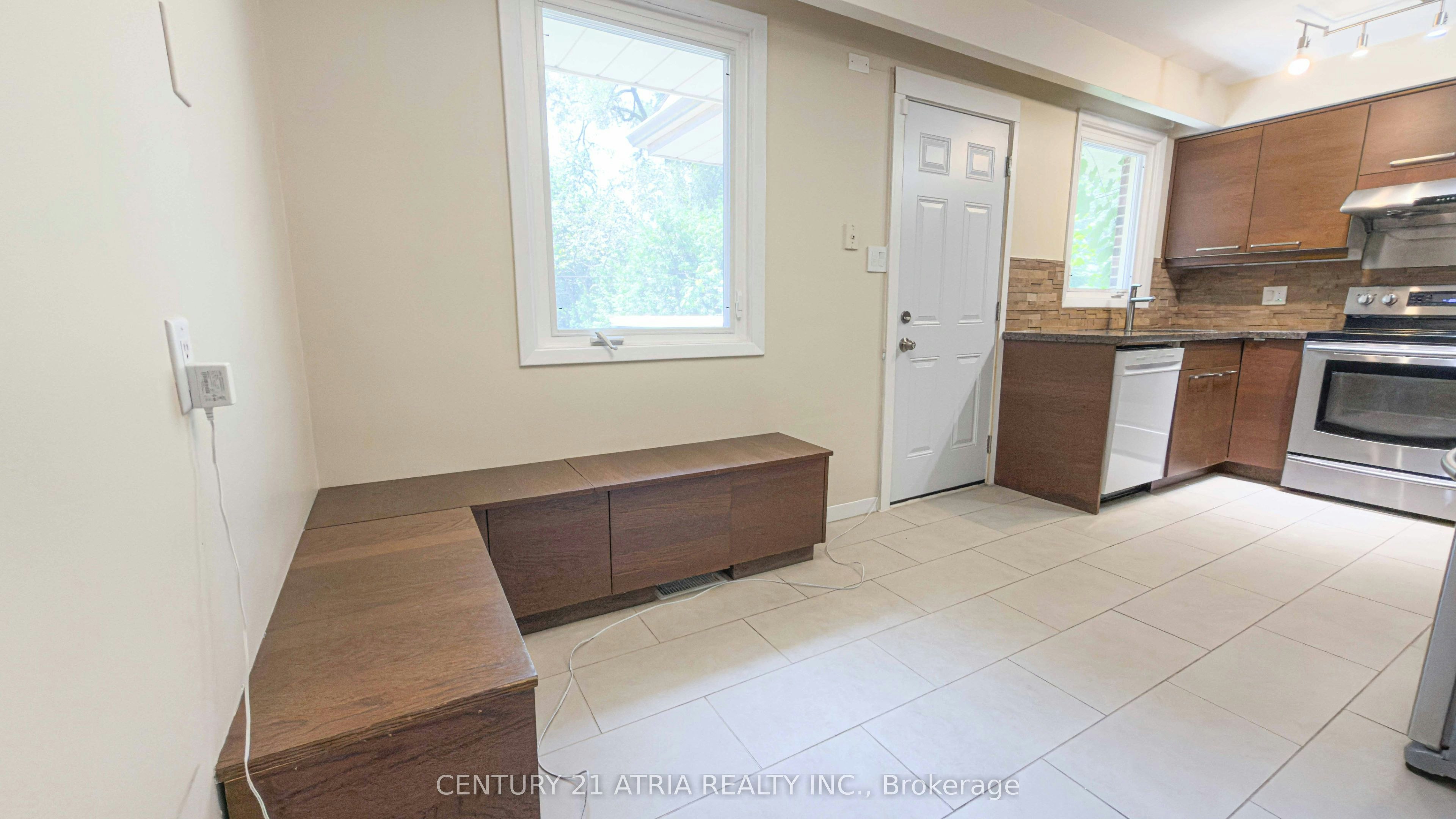 11 Danville Drive, Toronto, ON, M2P 1H7 - 15