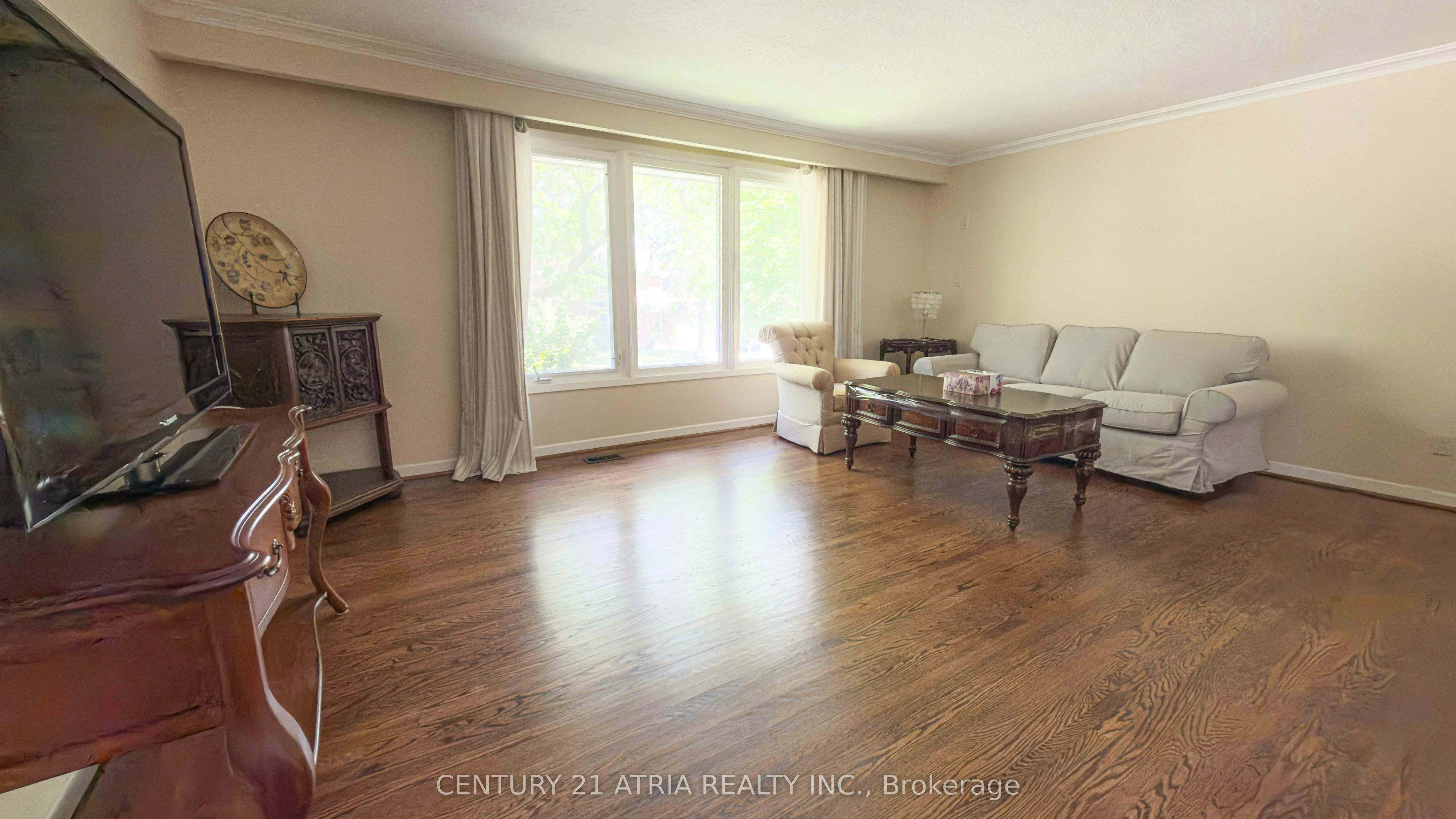 11 Danville Drive, Toronto, ON, M2P 1H7 - 10