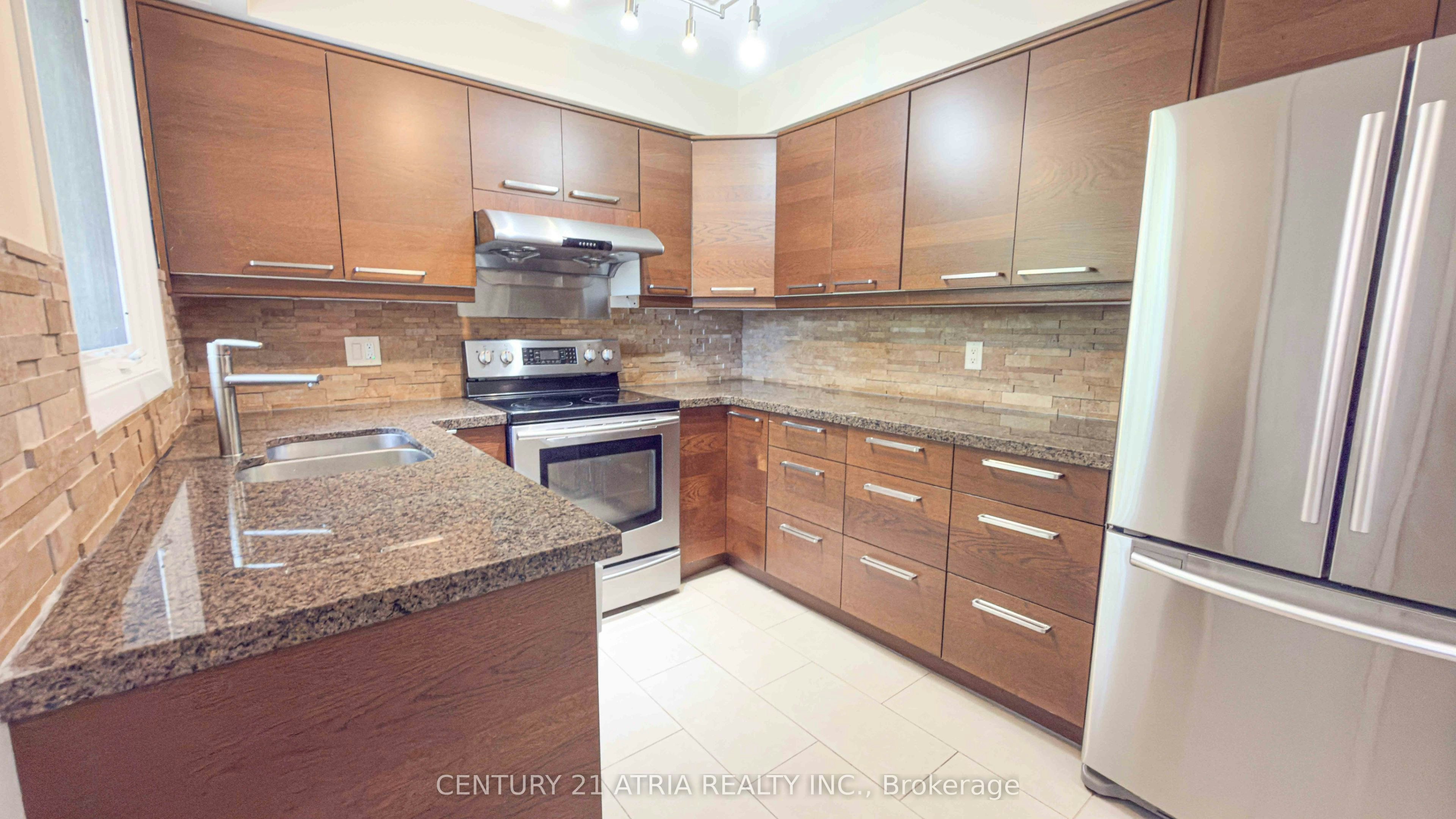 11 Danville Drive, Toronto, ON, M2P 1H7 - 13
