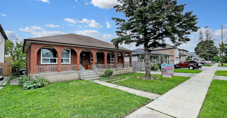 BSMT-139 Ranee Avenue, Toronto, ON, M6A 1N3 - 2