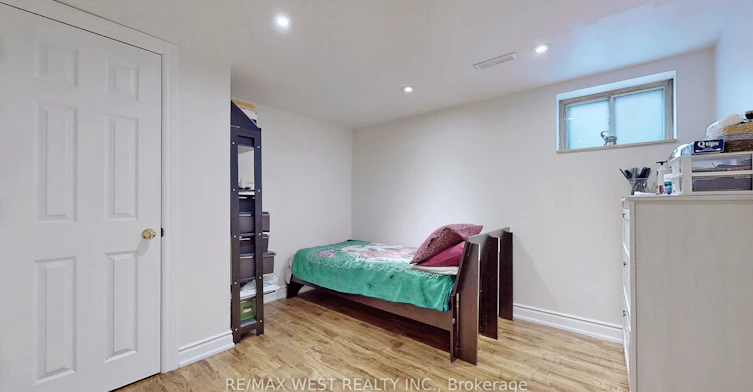 BSMT-139 Ranee Avenue, Toronto, ON, M6A 1N3 - 17