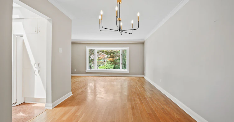 121 Elvaston Drive, Toronto, ON, M4A 1N8 - 6
