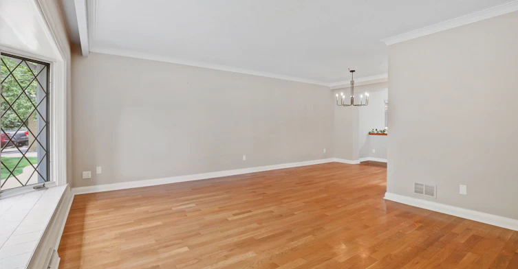 121 Elvaston Drive, Toronto, ON, M4A 1N8 - 5