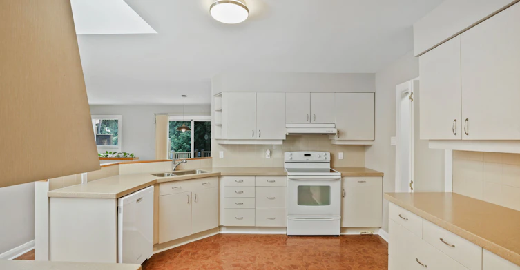 121 Elvaston Drive, Toronto, ON, M4A 1N8 - 7