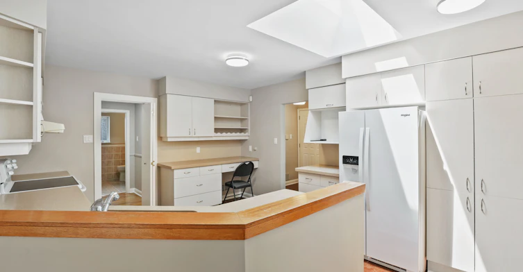 121 Elvaston Drive, Toronto, ON, M4A 1N8 - 9