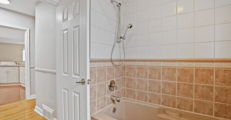 121 Elvaston Drive, Toronto, ON, M4A 1N8 - 14
