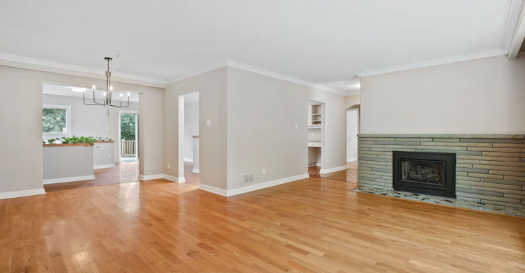 121 Elvaston Drive, Toronto, ON, M4A 1N8 - 4