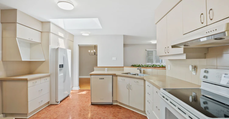 121 Elvaston Drive, Toronto, ON, M4A 1N8 - 8