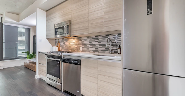 318-111 Bathurst Street, Toronto, ON, M5V 0M9 - 7