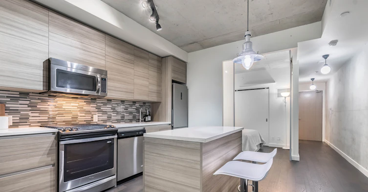 318-111 Bathurst Street, Toronto, ON, M5V 0M9 - 9