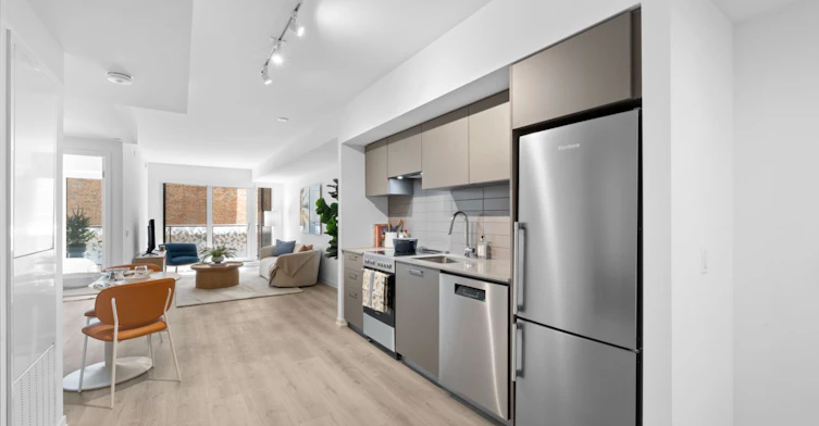 411-101 Roehampton Avenue, Toronto, ON, M4P 2W2