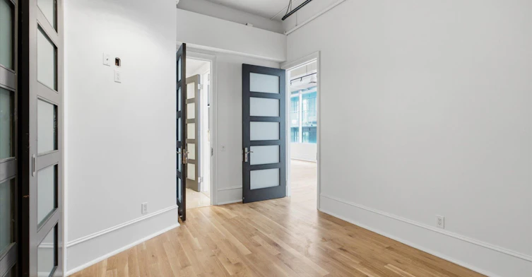 306-477 Richmond Street W, Toronto, ON, M5V 3E7 - 17