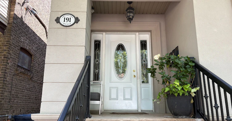 Upper-191 Arlington Avenue, Toronto, ON, M6C 2Z4 - 2