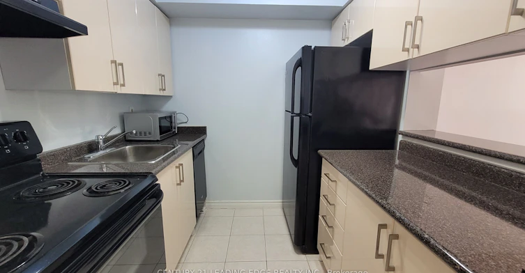 1512-633 Bay Street, Toronto, ON, M5G 2G4 - 2