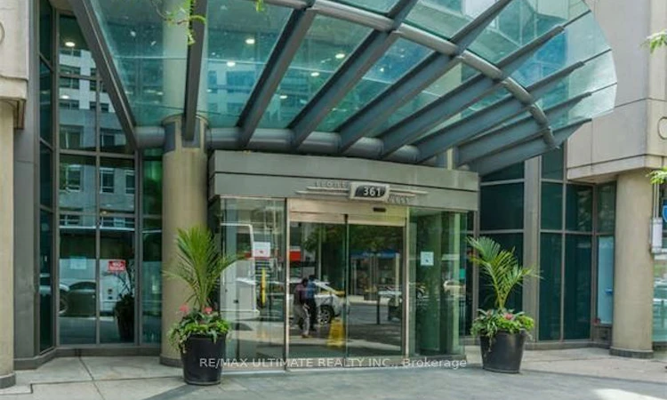 326-361 Front Street W
