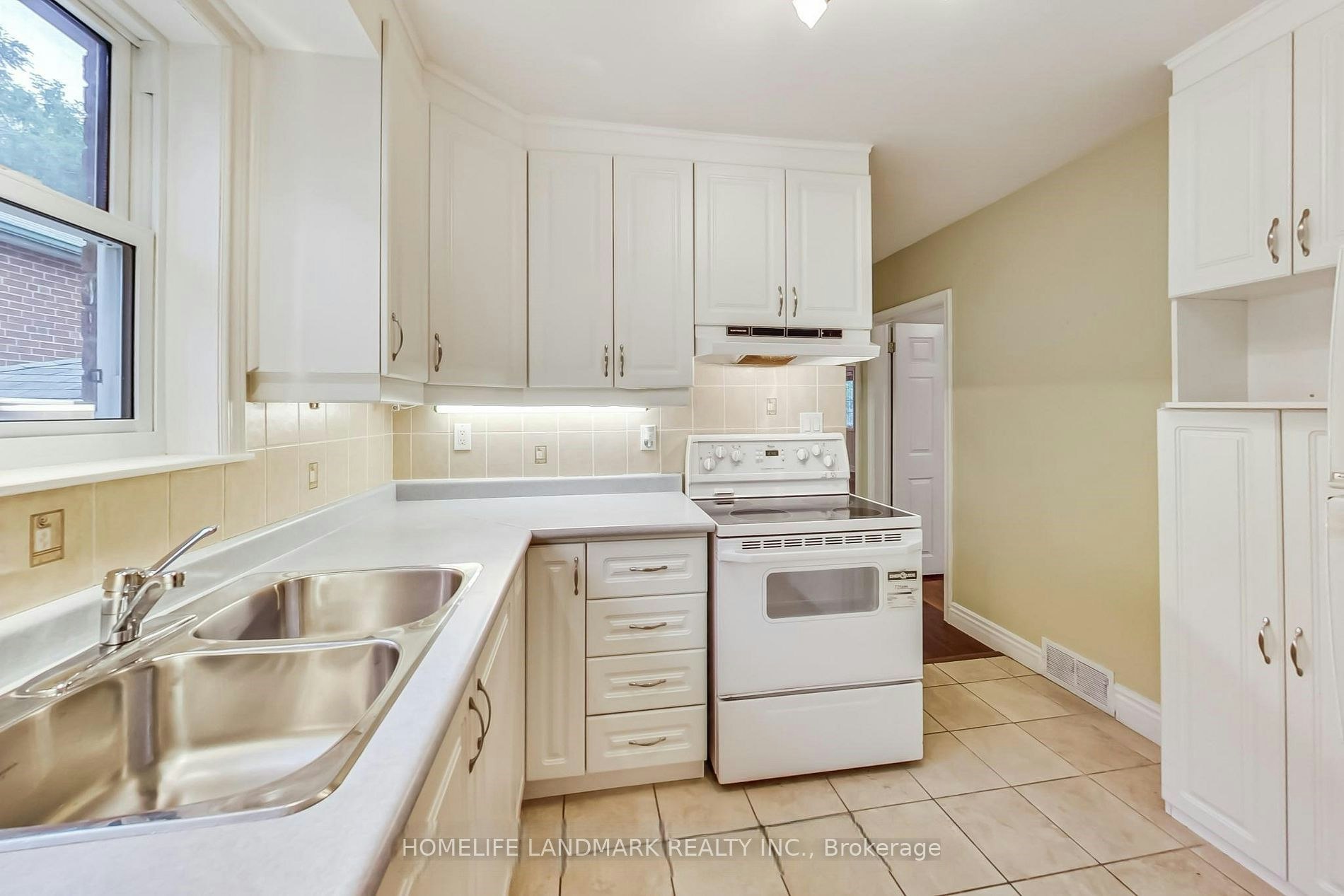 95 Poyntz Avenue, Toronto, ON, M2N 1J3 - 5