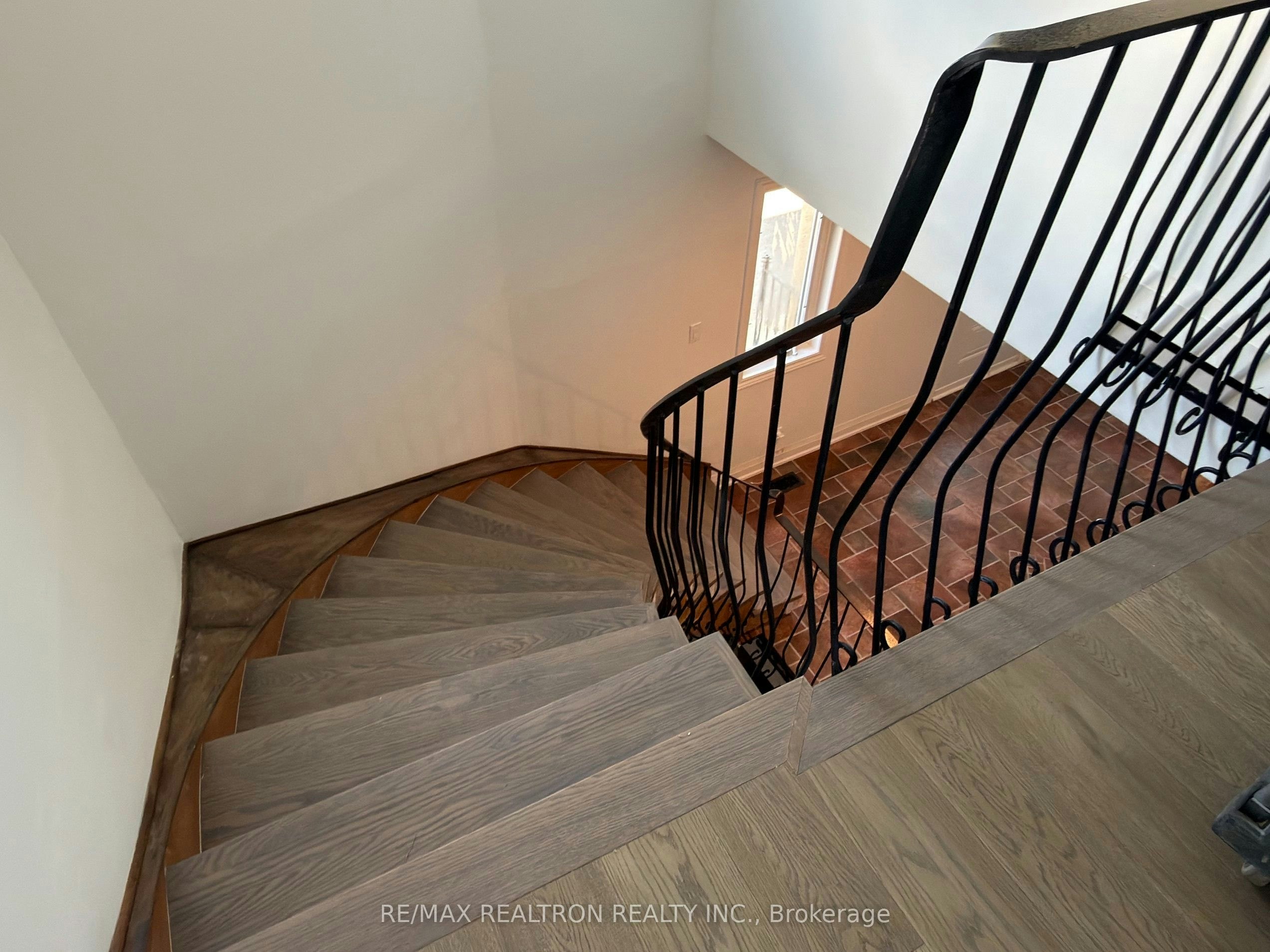 20 Redwing Place, Toronto, ON, M3C 2A8 - 11