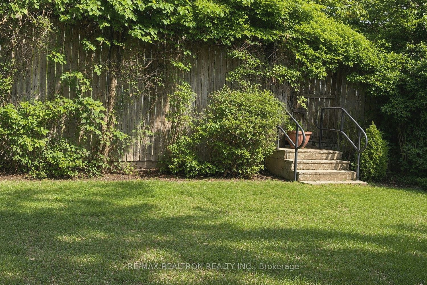 20 Redwing Place, Toronto, ON, M3C 2A8 - 25
