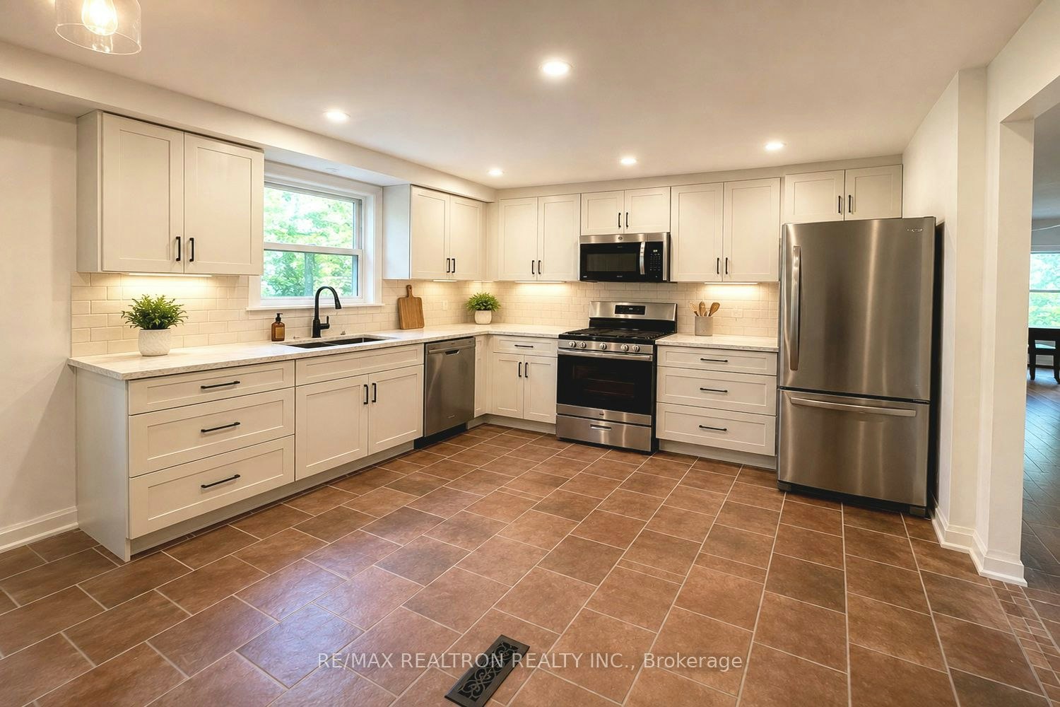 20 Redwing Place, Toronto, ON, M3C 2A8 - 19