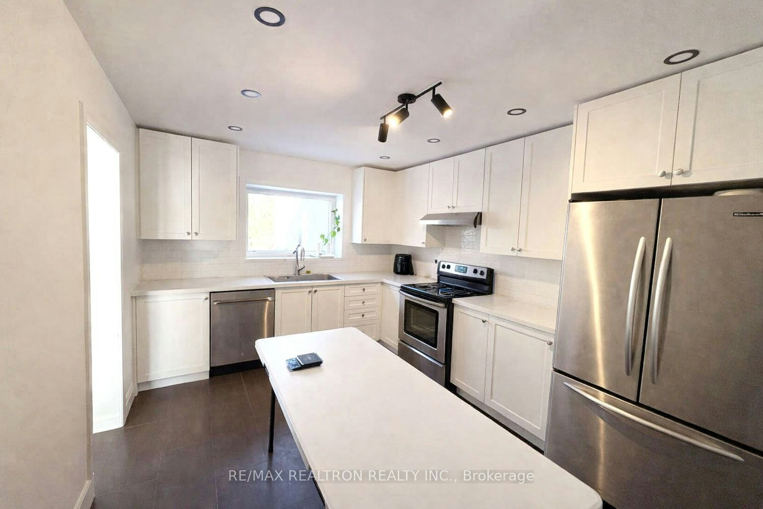 20 Redwing Place, Toronto, ON, M3C 2A8 - 29